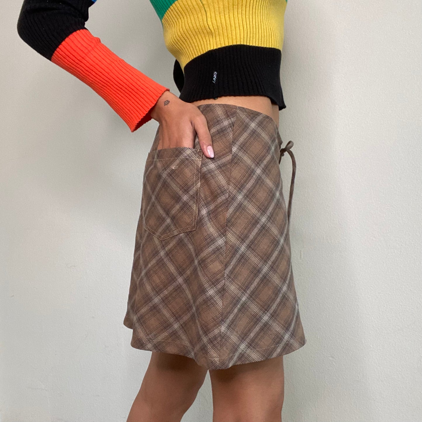 Vintage 90's Style Beige Plaid Mini Skirt (M/L)