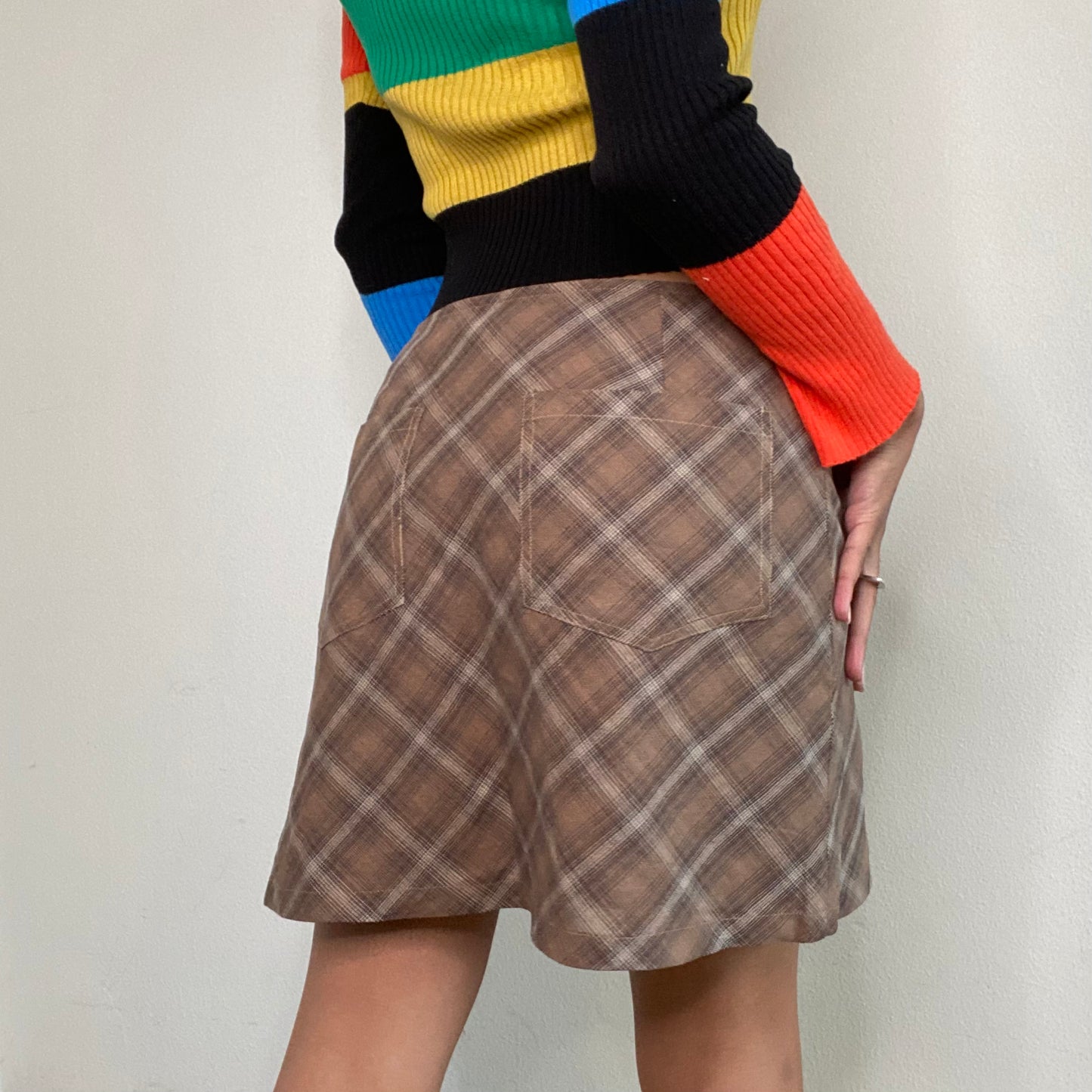 Vintage 90's Style Beige Plaid Mini Skirt (M/L)