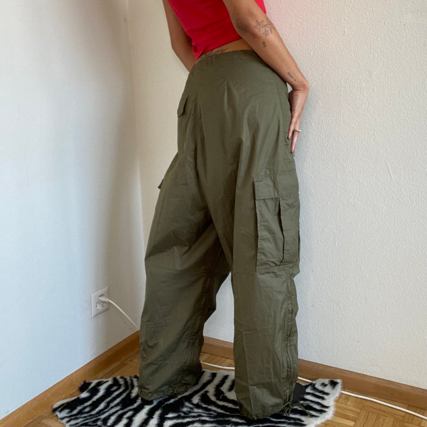 Vintage 90's Archive Khaki Parachute Baggy Cargo Pants (XS/S/M)