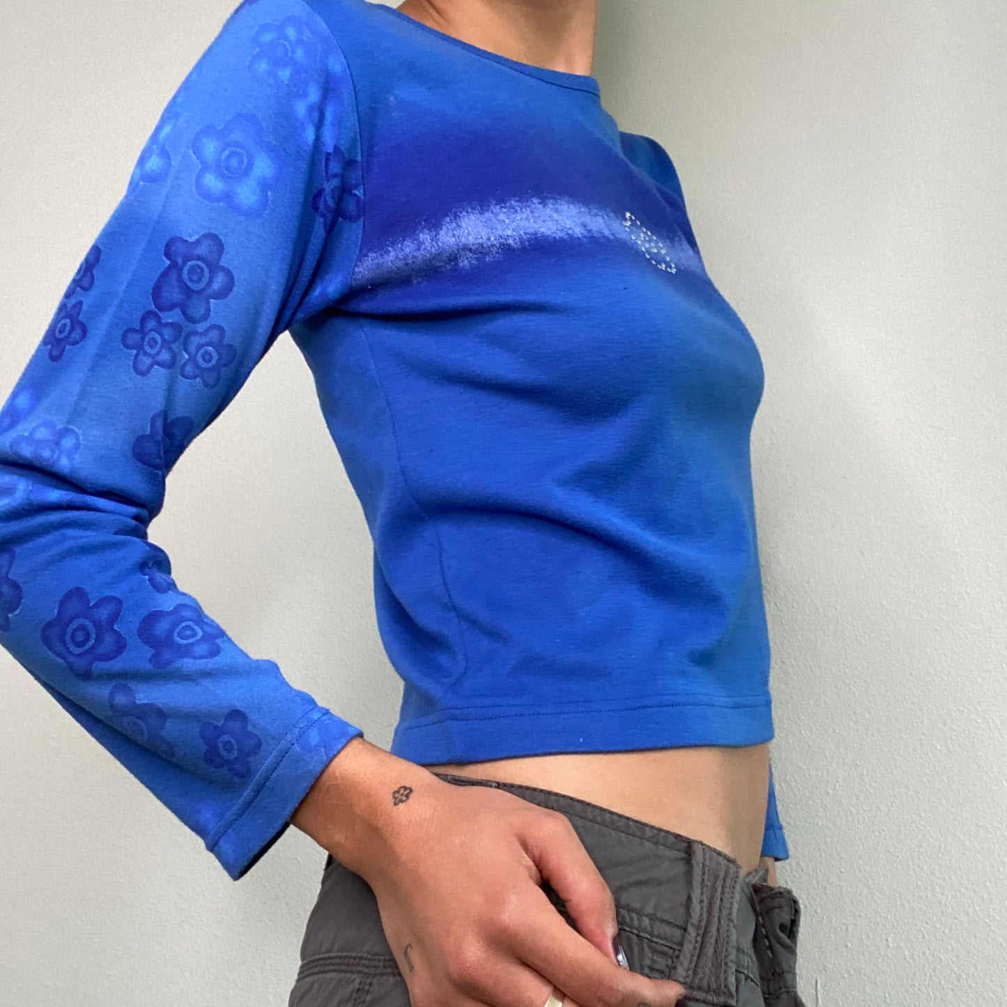 Vintage 90's Phoebe Buffay Blue Longsleeve Top with Flower Detail (S)