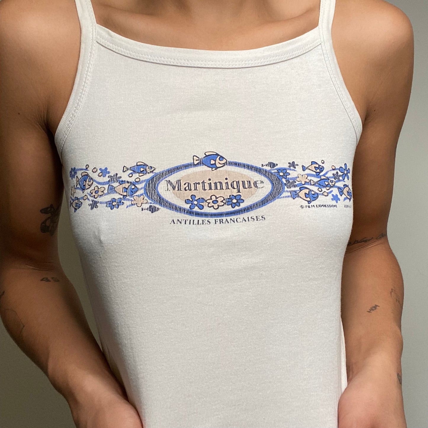 Vintage 90's Cute White Cami Top with 'Martinique' Print (XS/S)