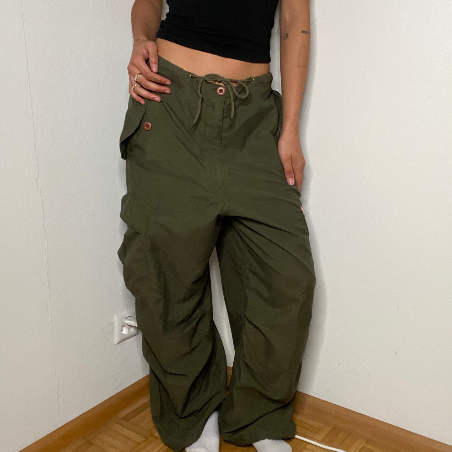 Vintage 90's Archive Baggy Khaki Parachute Cargo Pants (XS-M)