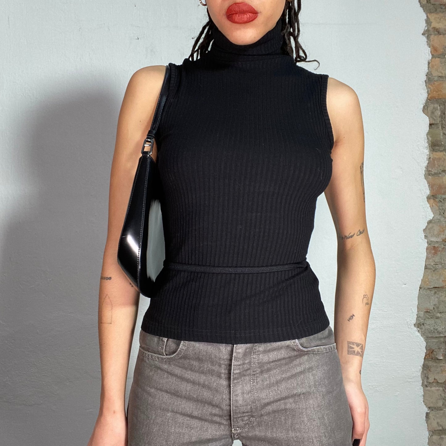 Vintage 90's Downtown Girl Black Ribbed Sleeveless Turtleneck Top (S)