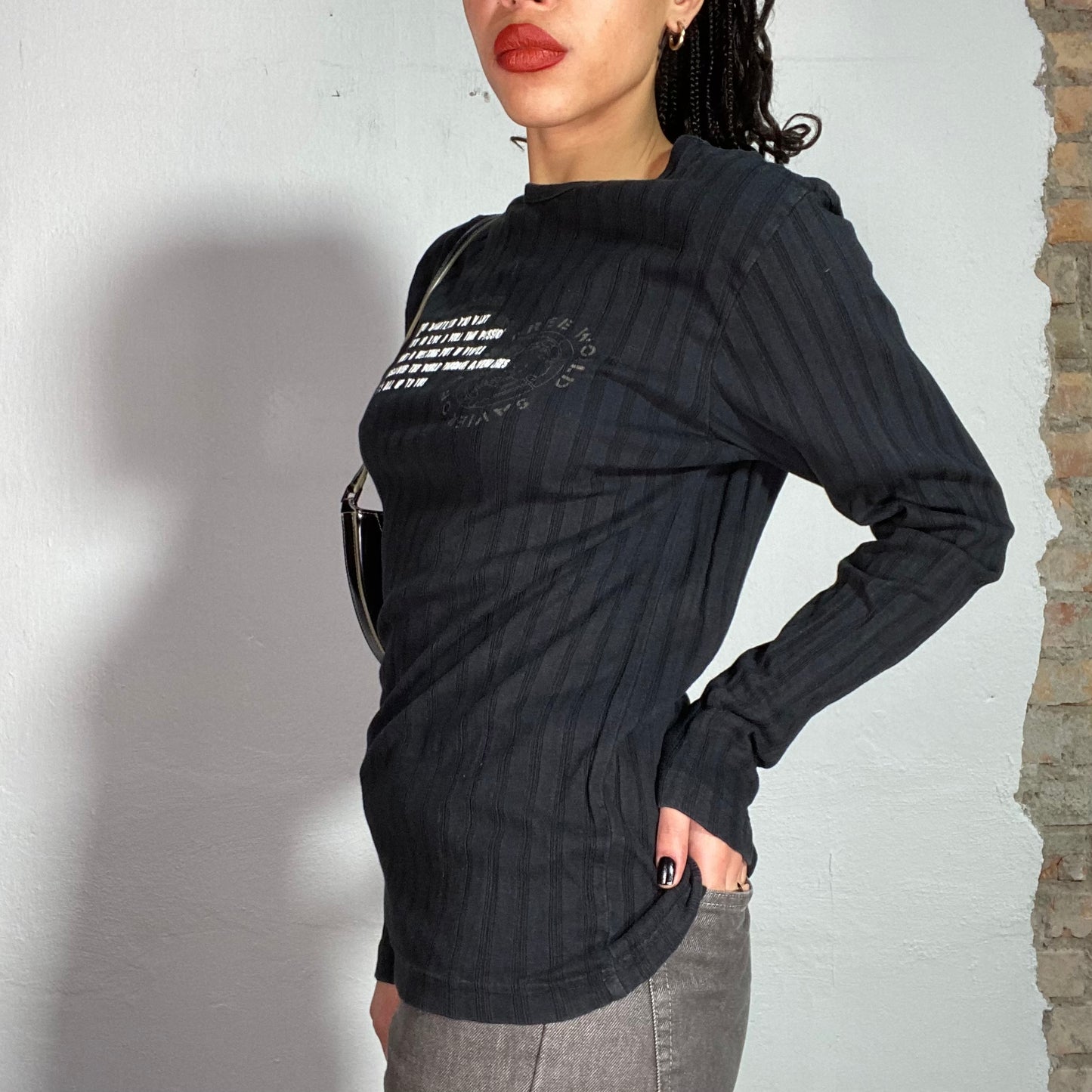 Vintage 90's Grunge Black Longsleeve with Writing Print (M)