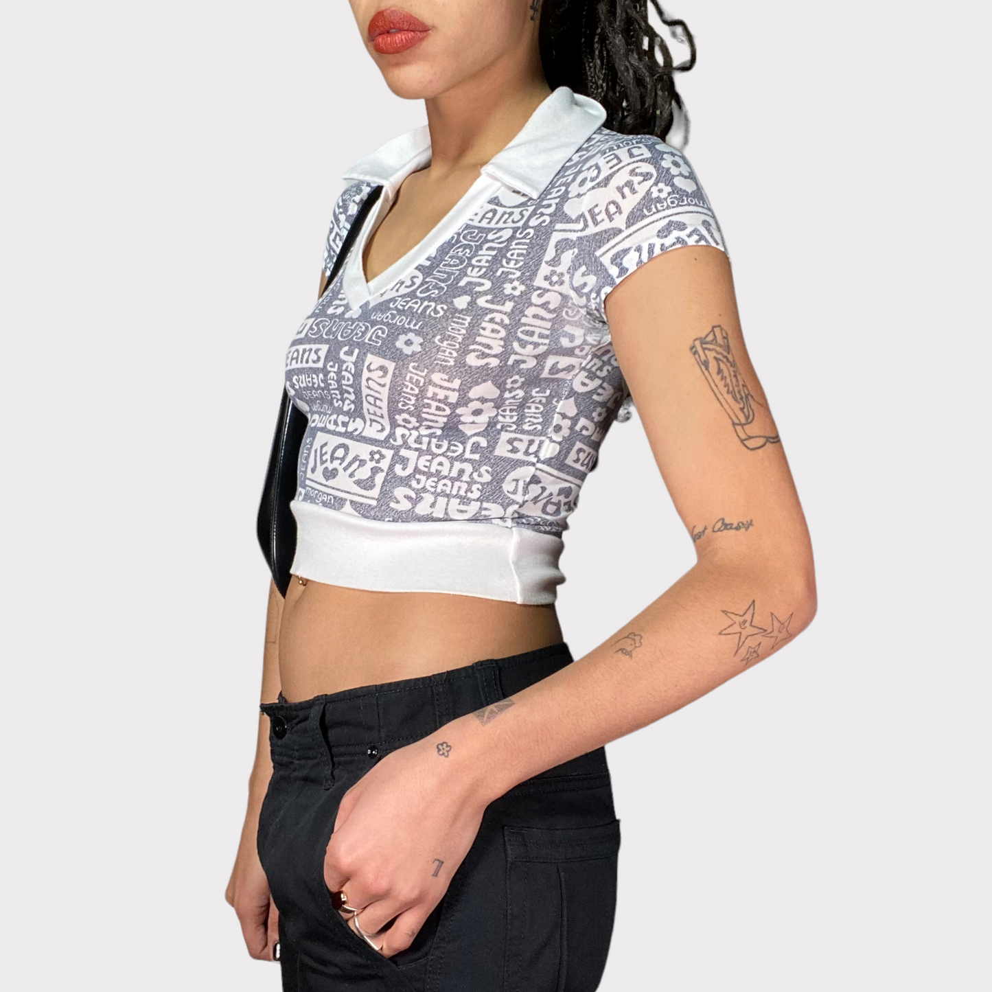 Vintage 90's Model Off Duty White Cropped Shirt with Grey Writing Print (S)