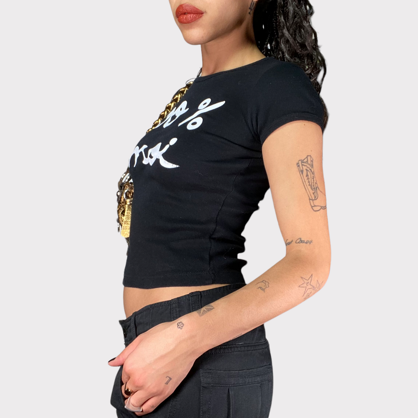 Vintage 2000's Model Off Duty Black Baby Tee with '100% Moi' Print (S)