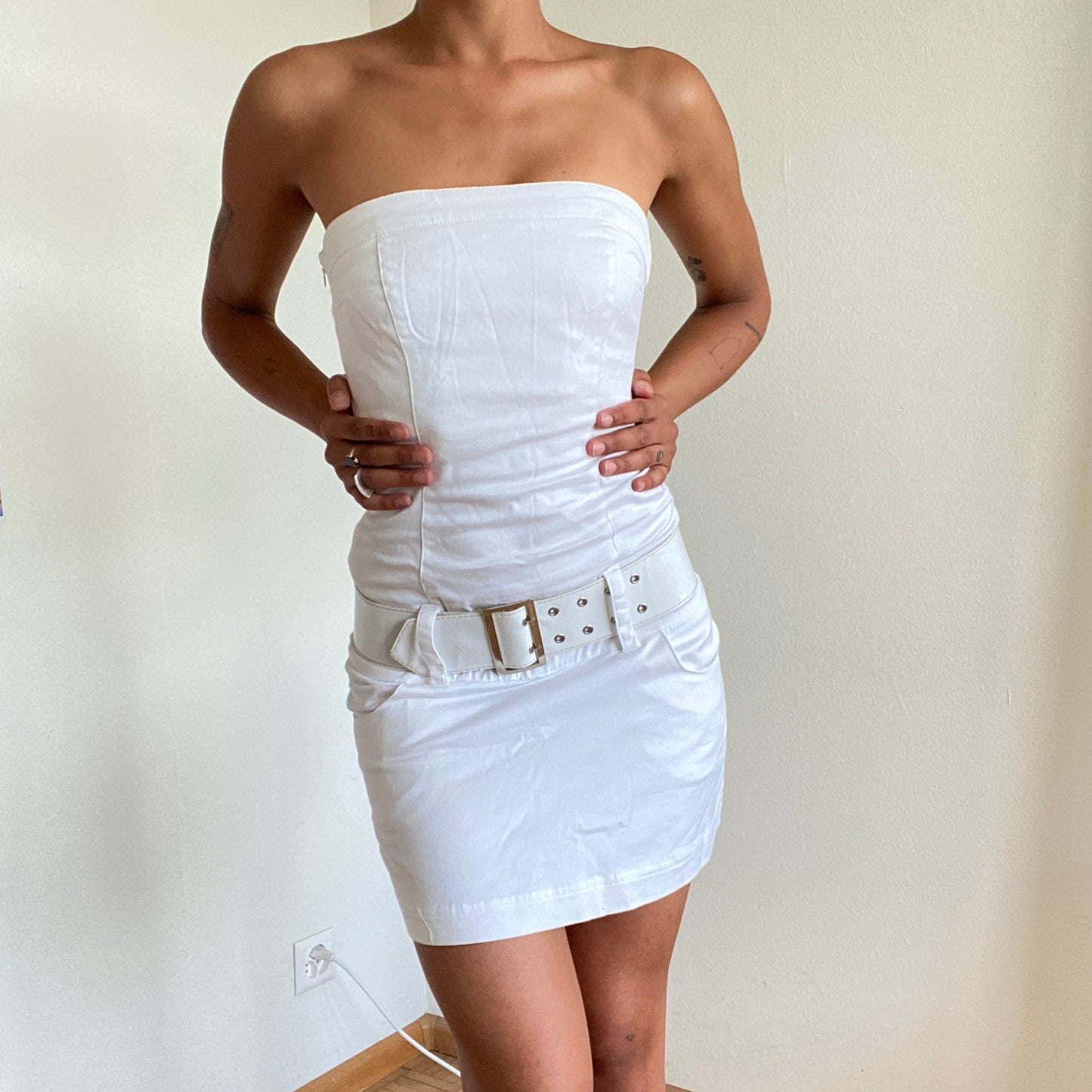 Vintage 90’s Clubwear White Mini Strapless Dress with Belt (XS/S)