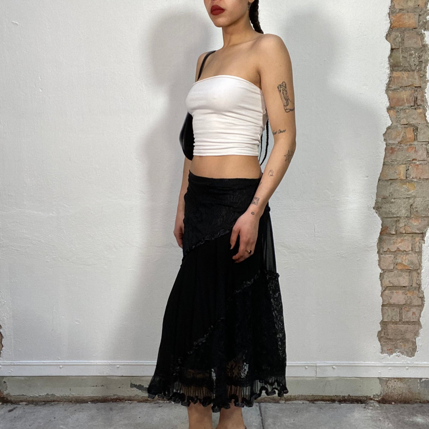 Vintage 2000's Gothic Black Midi Skirt with Lace and Ribbon Details (S/M)