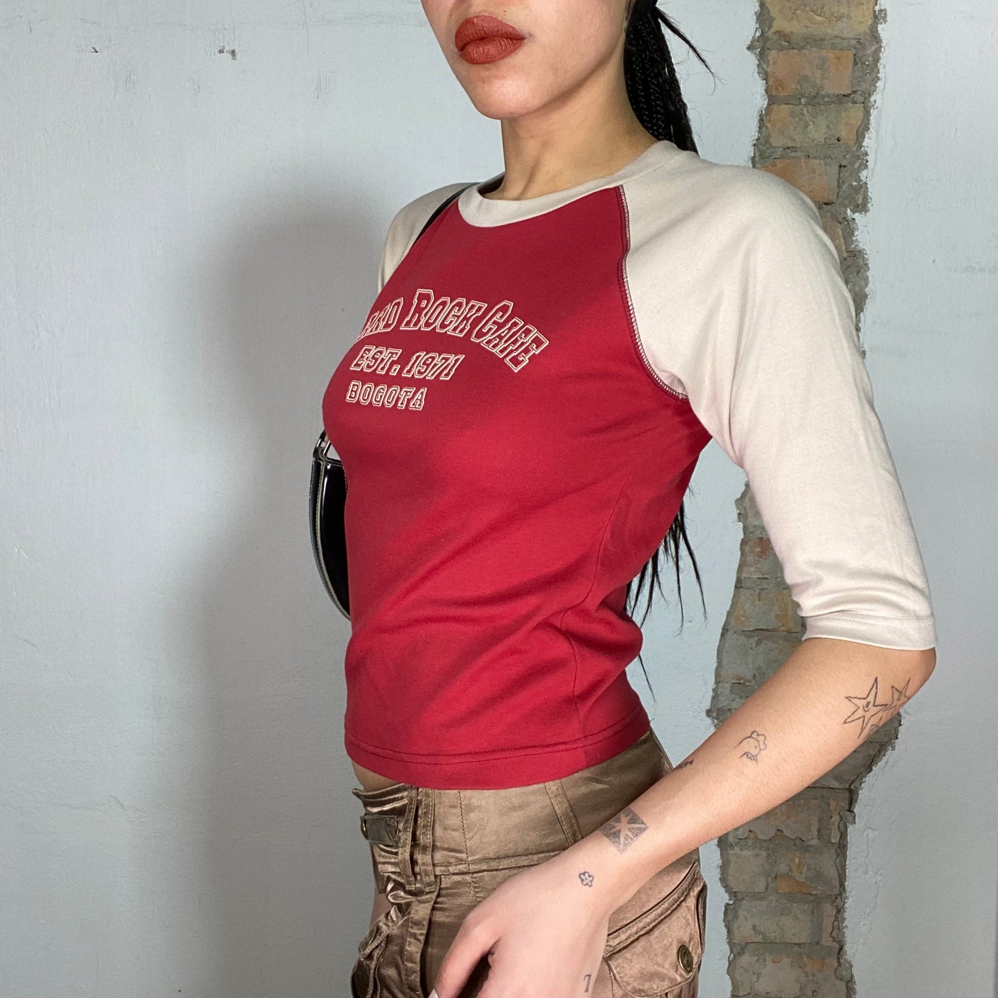 Vintage 2000's Hard Rock Red and White Raglan Midi Sleeve Top (S/M)