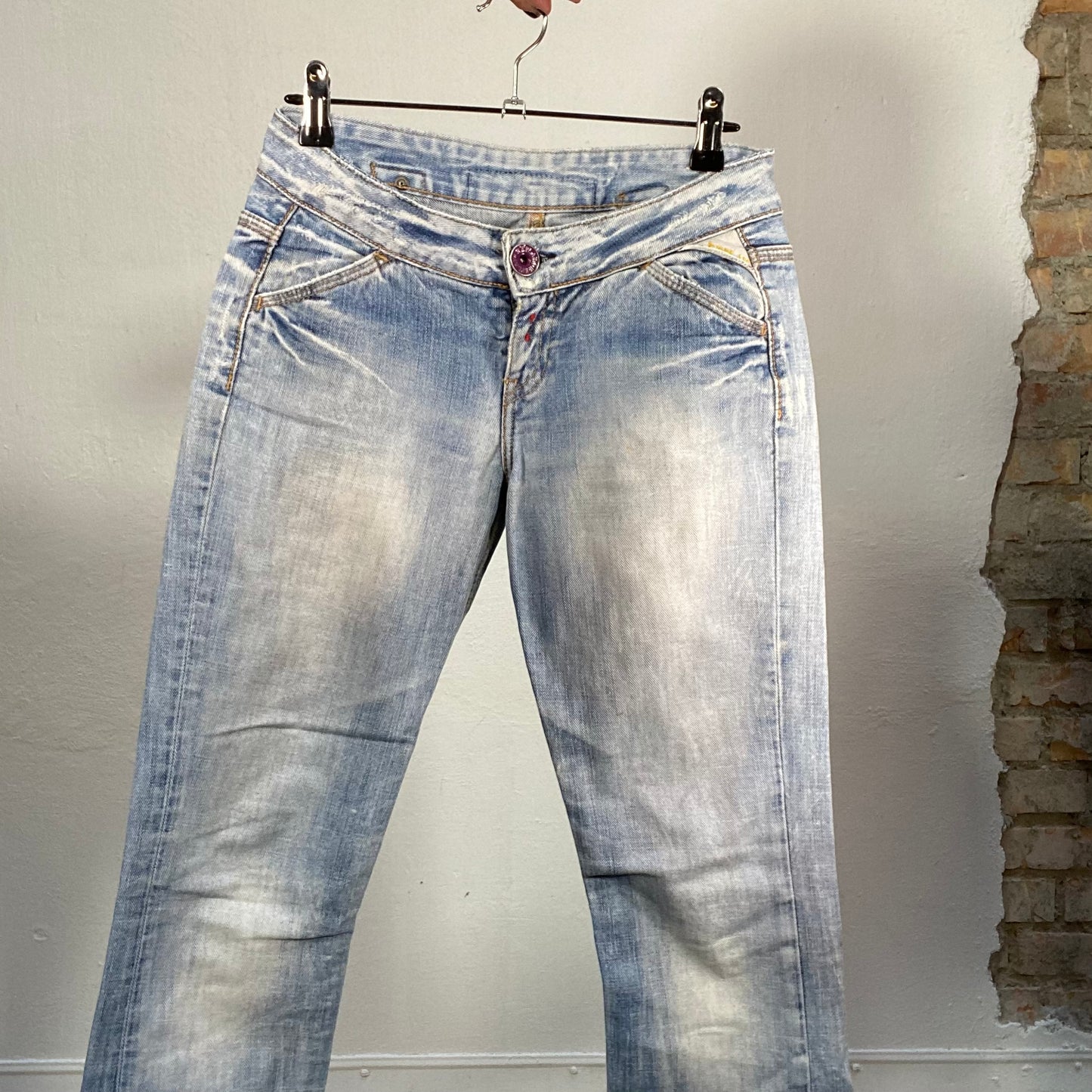 Vintage 90's Indie Sleaze Light Washed Straight Leg Distressed Jeans (XS)