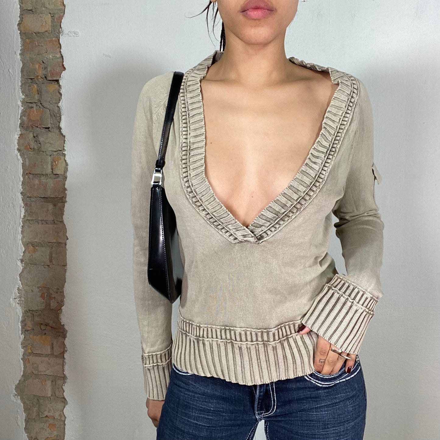 Vintage 2000's Archive Khaki Deep V-Neck Sweater with Small Sleeve Pocket (M/L)