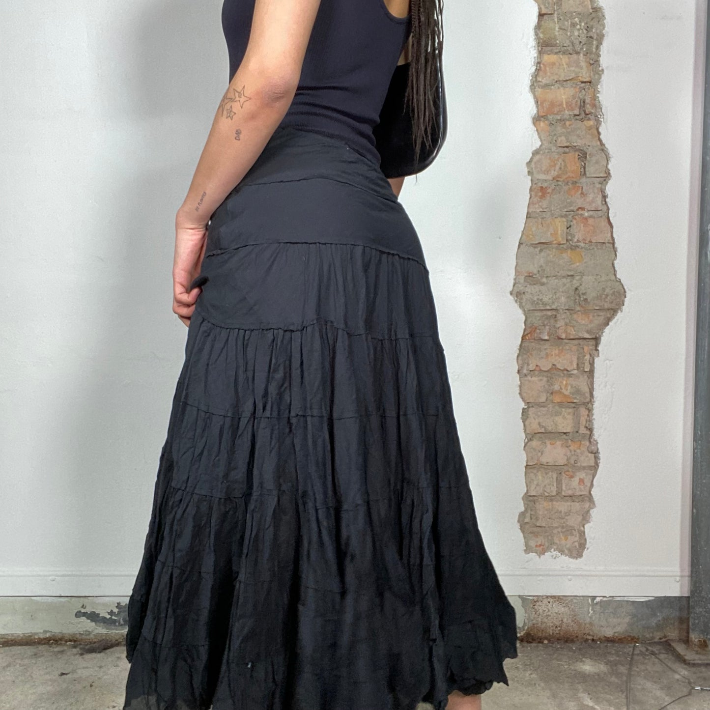 Vintage 2000's Hippie Black Flowy Maxi Skirt (S)