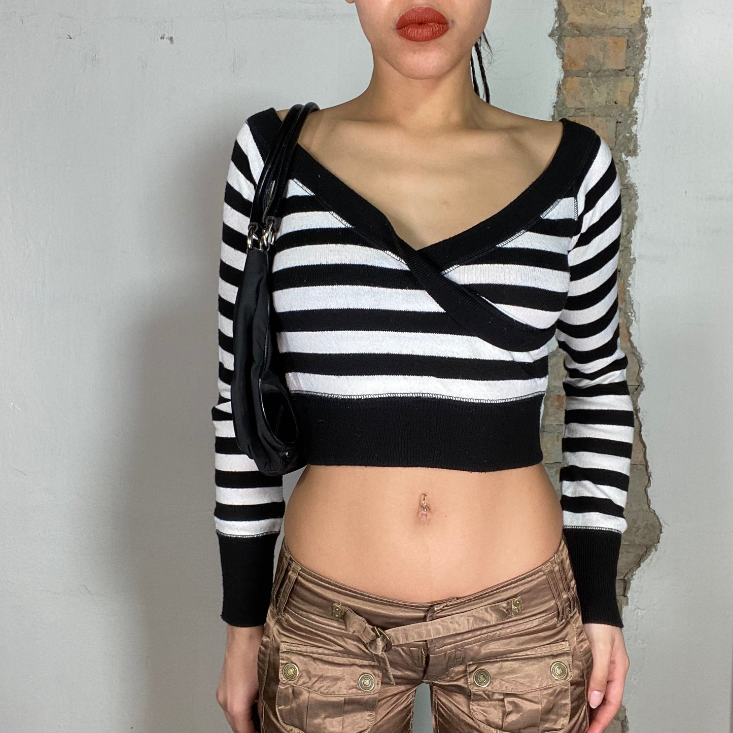 Vintage 2000's Punky Black and White Striped Cropped Light Sweater (S)