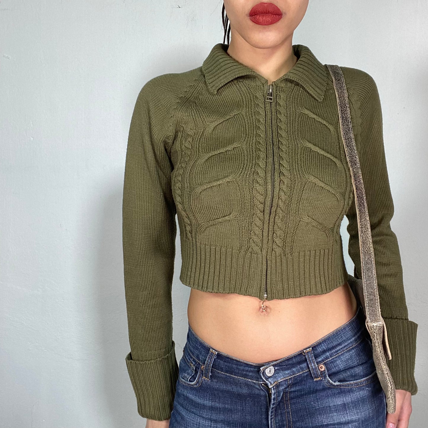 Vintage 2000's Downtown Girl Khaki Cable Knit Cropped Zip Up Sweater (M)