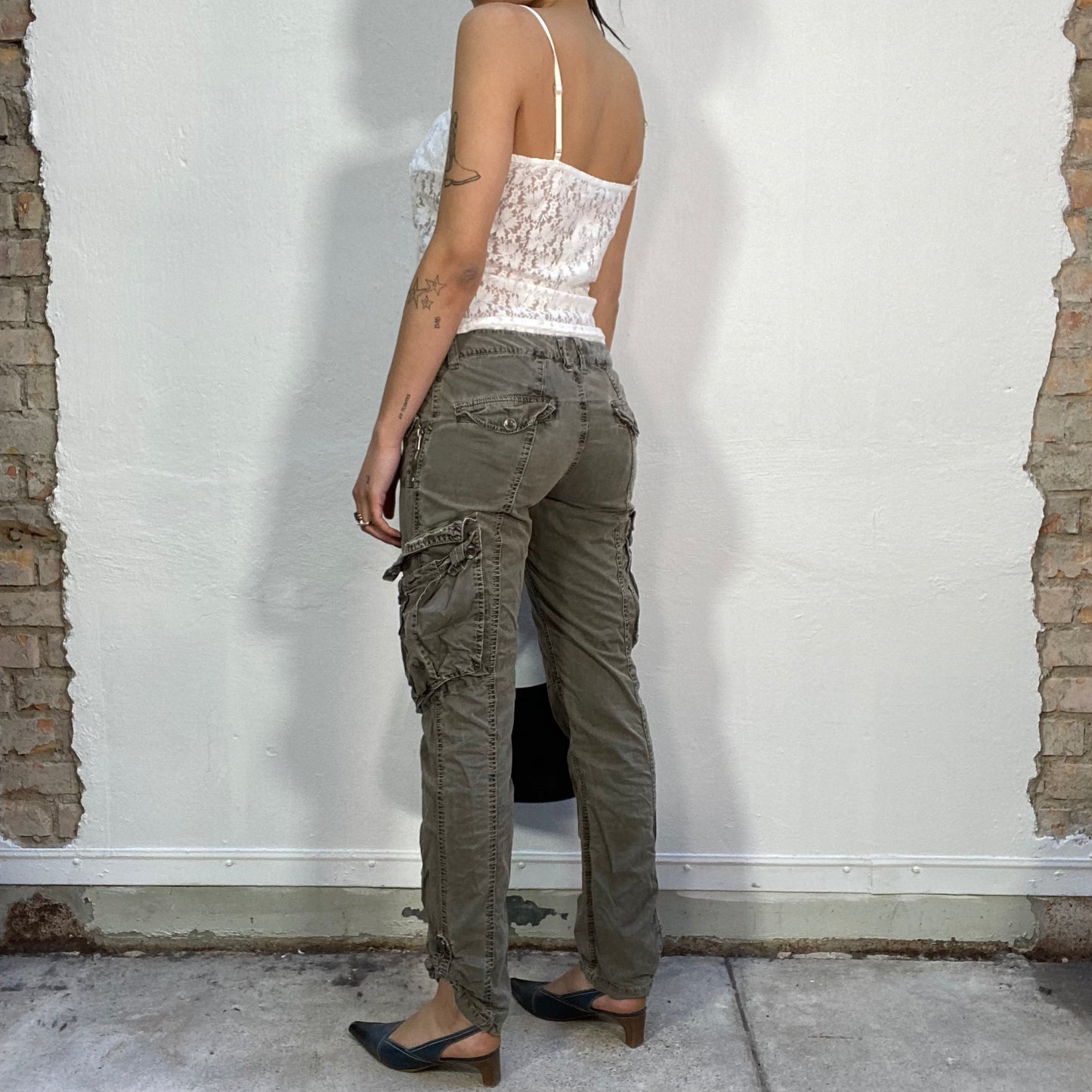 Vintage 2000's Grunge Brown Cargo Pants with Ruffle Bottom Detail (S)