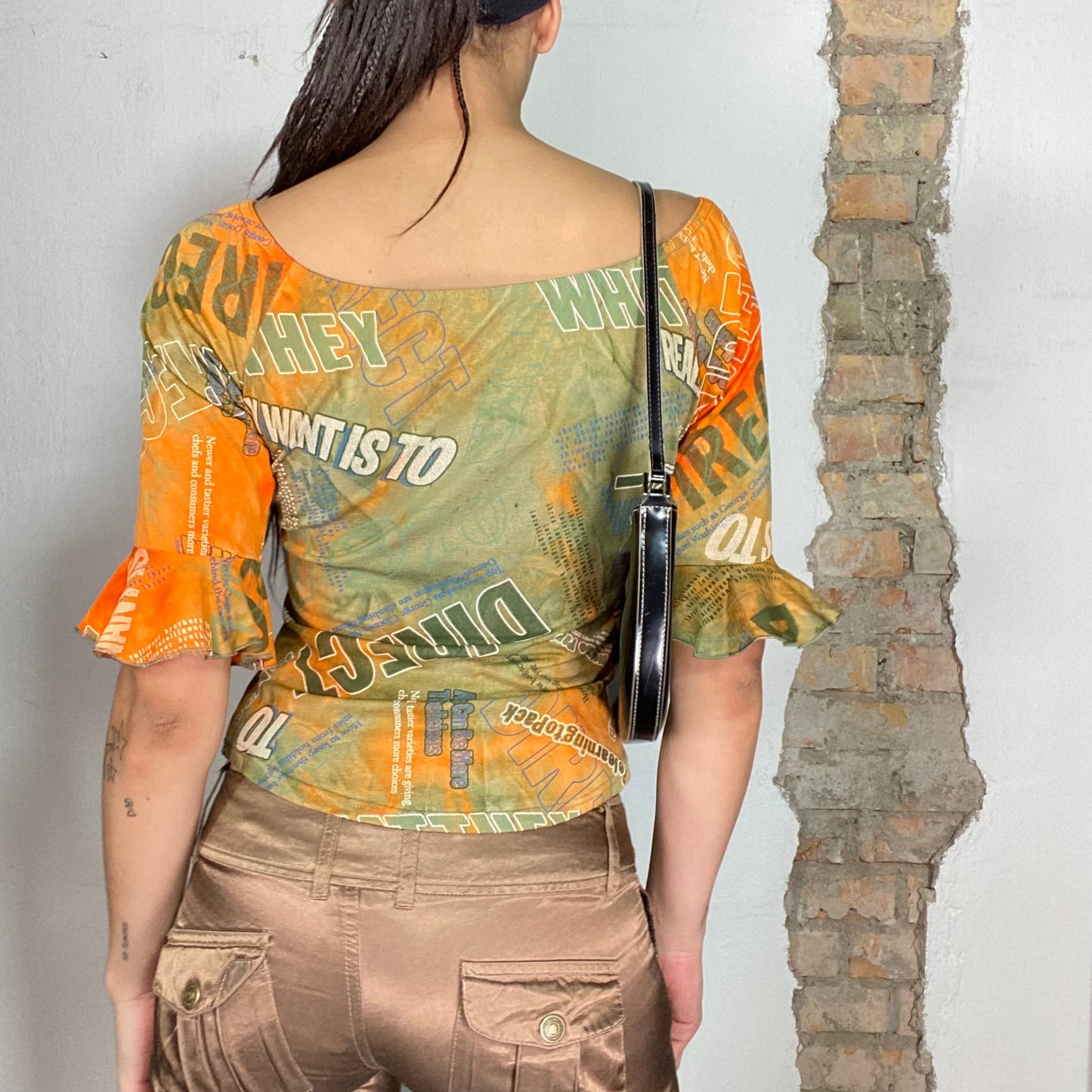 Vintage 2000's Grunge Khaki and Orange Midi Sleeve Top with Writing Print (S/M)