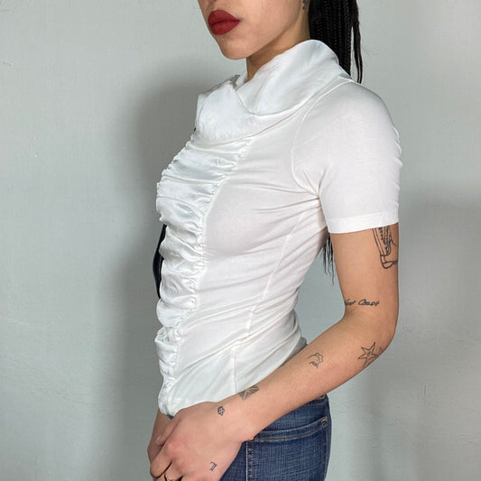 Vintage 2000's Downtown Girl White Shirt with Ruffle Structure (S)