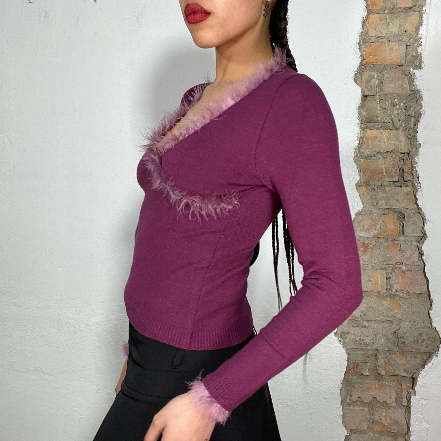 Vintage 2000's Funky Magenta V-Neck Longsleeve with Feather Neckline Details (S)