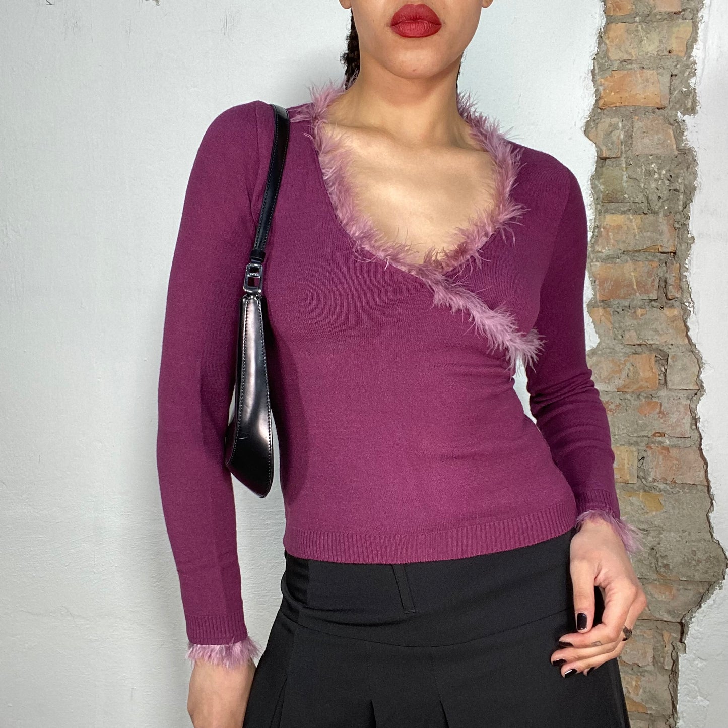 Vintage 2000's Funky Magenta V-Neck Longsleeve with Feather Neckline Details (S)