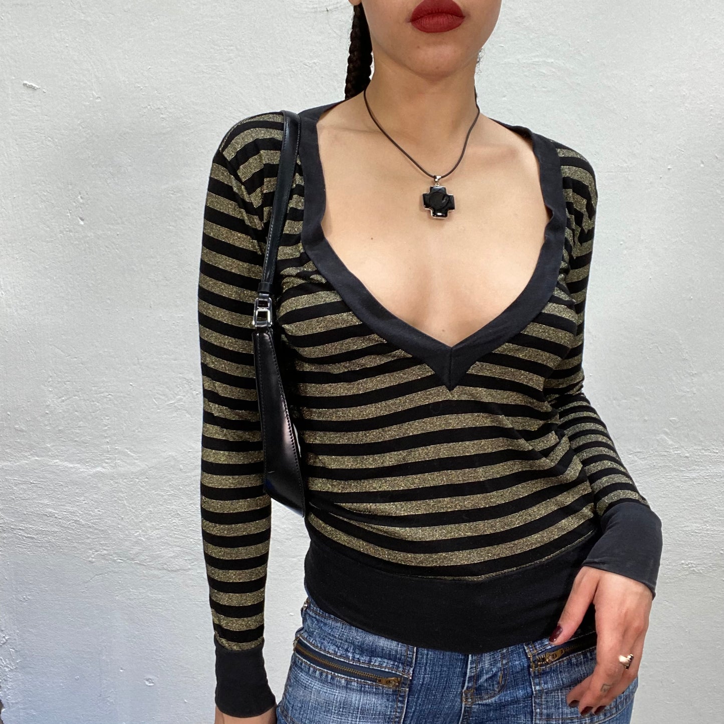 Vintage 2000's Sleaze Black and Gold Striped V-Neck Light Sweater (M)