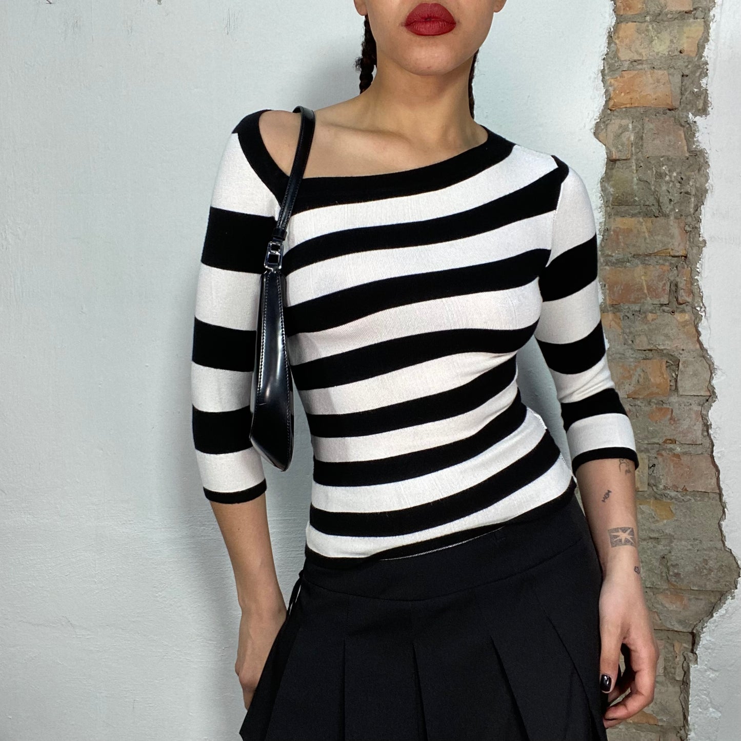 Vintage 2000's Downtown Girl Black and White Striped Midi Sleeve Top (S)