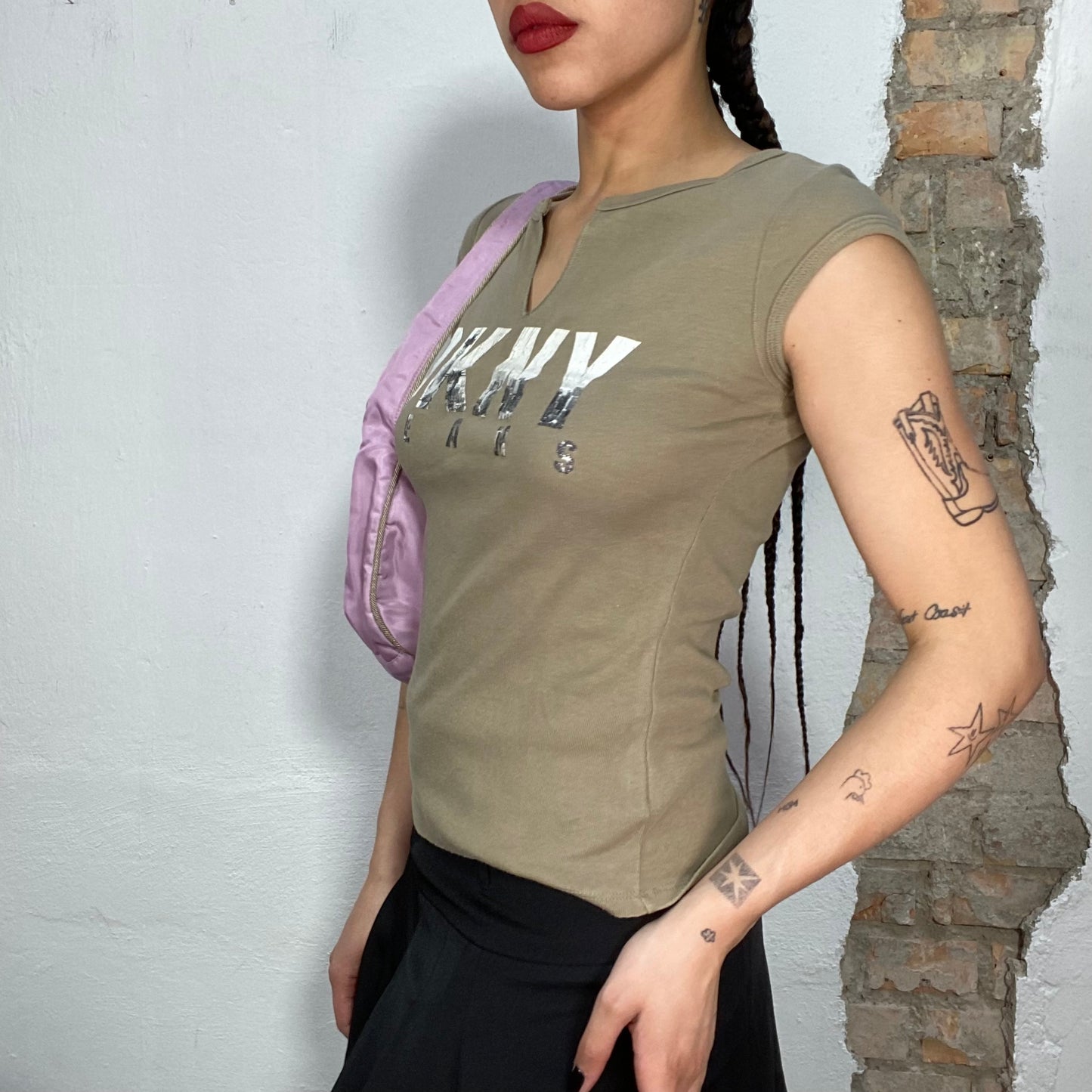 Vintage 2000's Archive DKNY Khaki Baby Tee with Logo Print (S)