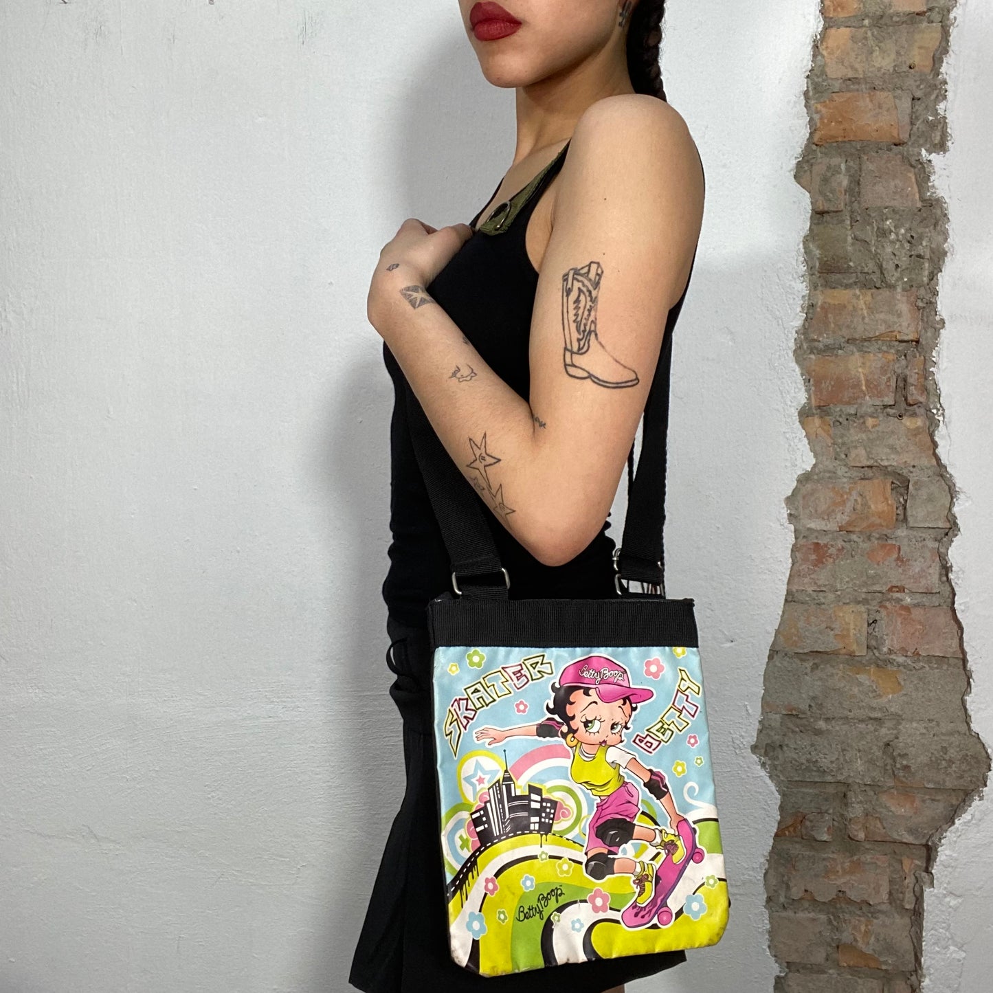 Vintage 2000 s Betty Boop Skater Kid Crossbody Bag with Cartoon