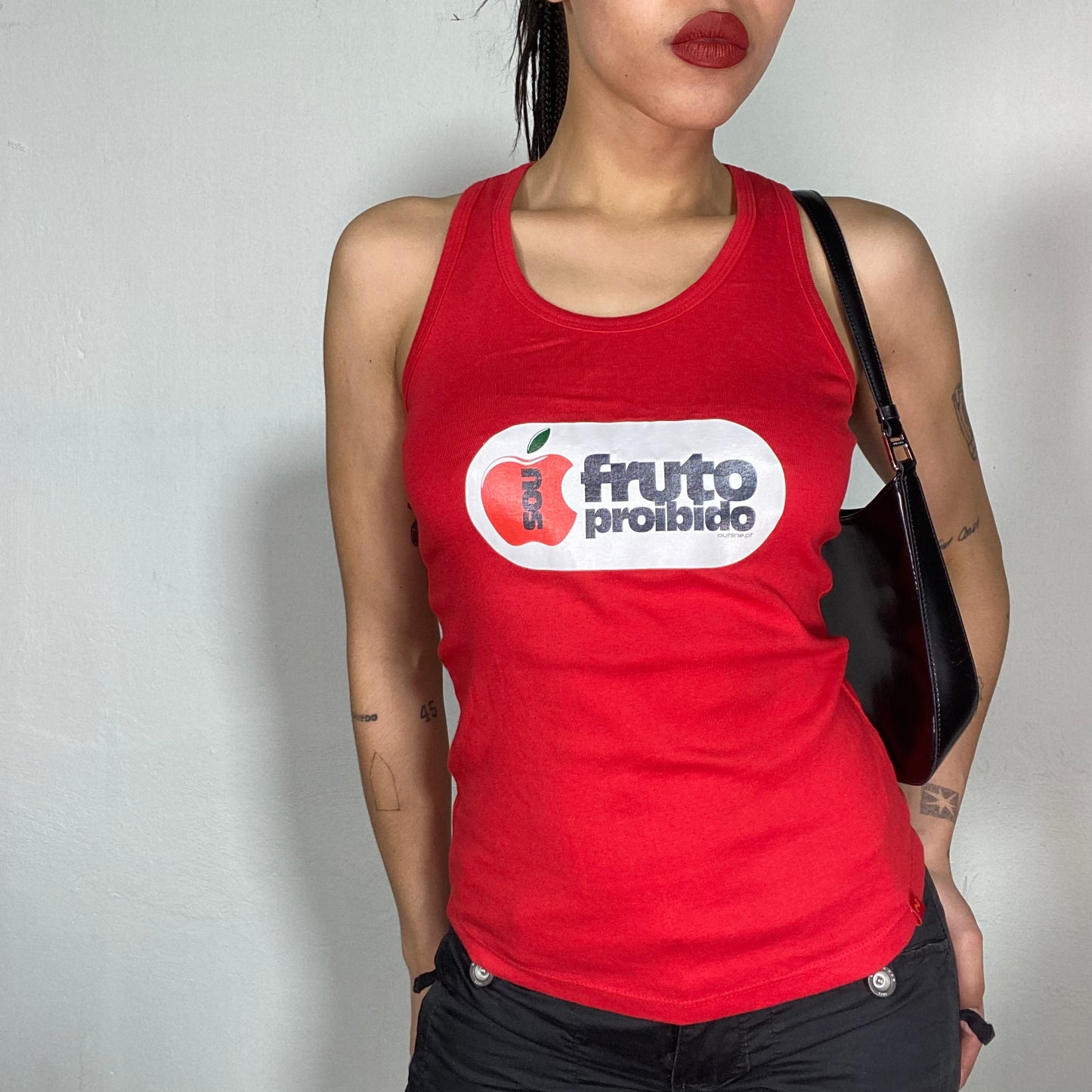 Vintage 90's Downtown Girl Red Tank Top with 'Fruto proibido' Print (S/M)