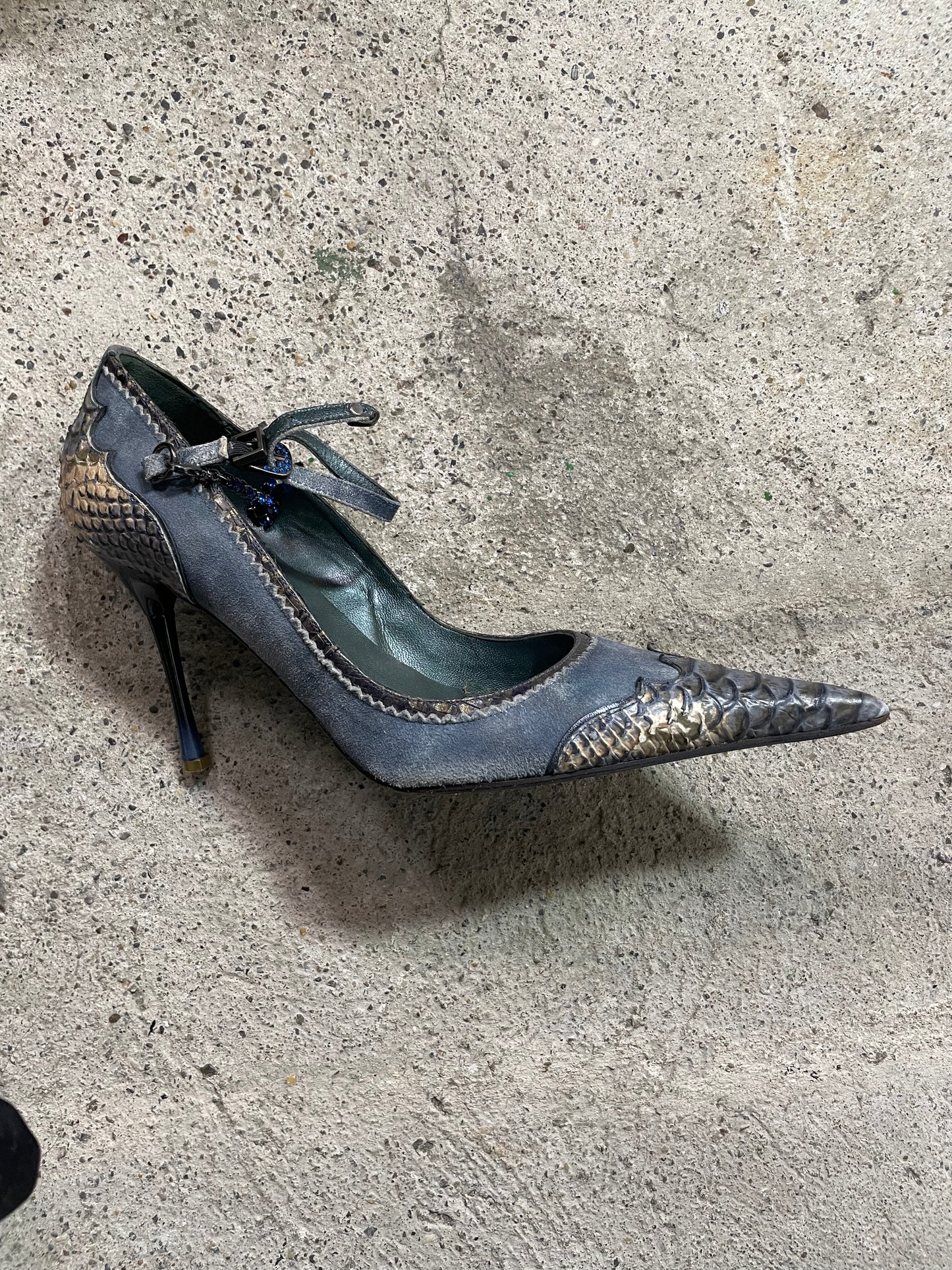 Vintage 2000's Bella Hadid Leather Stilettos with Snake Print and Chain Detail(39)